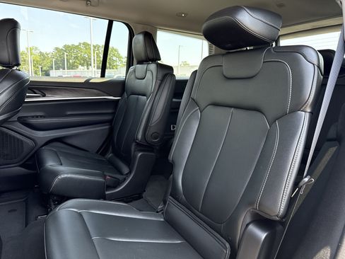 Used 2023 Jeep Grand Cherokee L Limited AWD/4WD image 29
