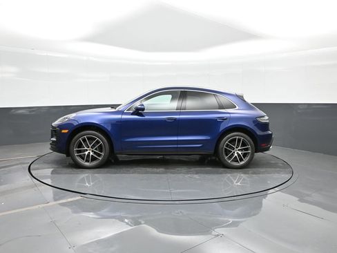 Certified 2024 Porsche Macan image 2