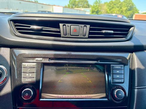 Used 2018 Nissan Rogue SV AWD/4WD image 23