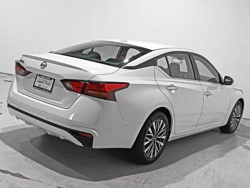 Used 2025 Nissan Altima 2.5 SV FWD image 6