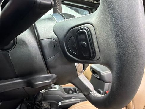 Used 2023 Jeep Wrangler Unlimited Sahara AWD/4WD image 19