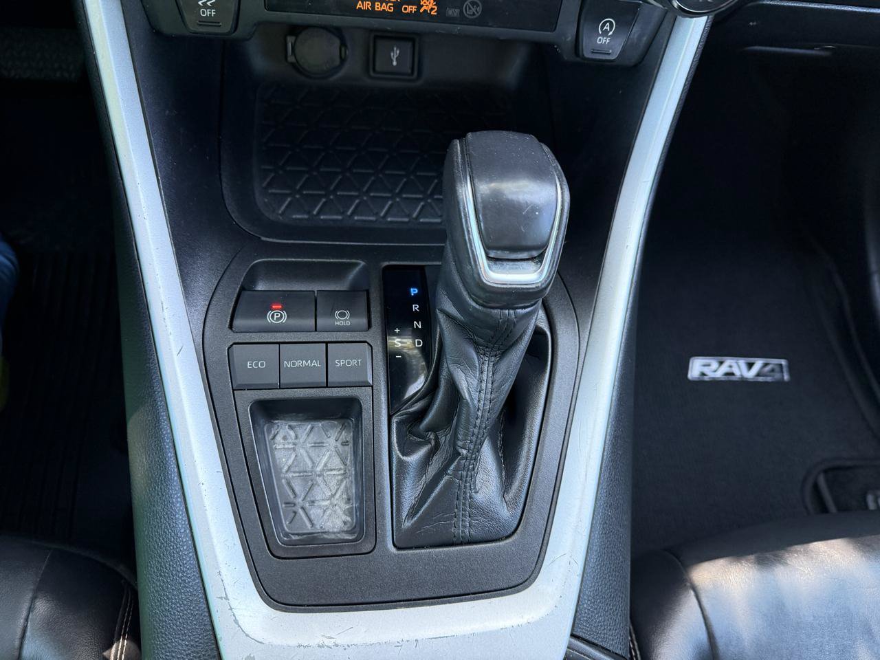 Used 2022 Toyota RAV4 XLE Premium FWD image 35