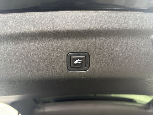 Used 2023 Chevrolet Tahoe RST AWD/4WD image 38