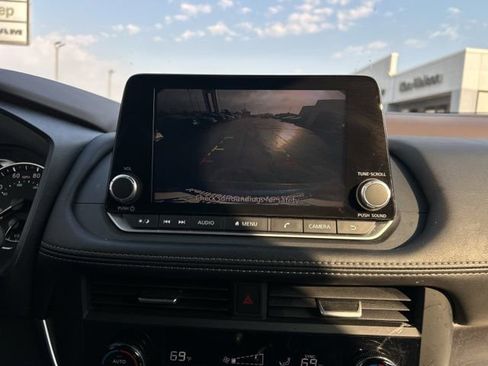 Used 2023 Nissan Rogue SV image 46