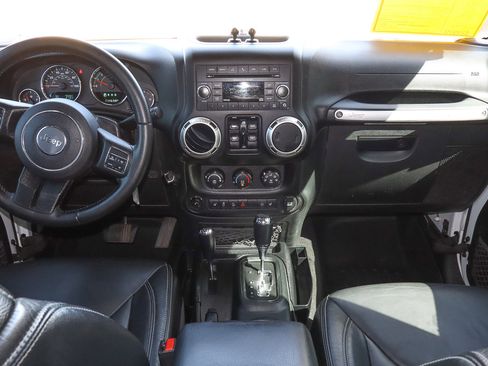 Used 2017 Jeep Wrangler Unlimited Sahara w/ Connectivity Group image 10