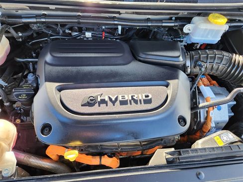 Used 2021 Chrysler Pacifica Touring-L image 22