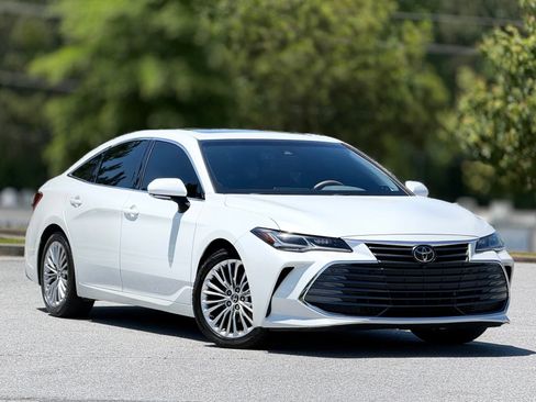 Used 2020 Toyota Avalon Limited w/ Advanced Safety Package FWD image 13