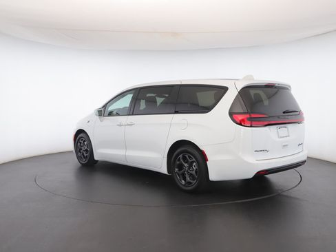 Used 2022 Chrysler Pacifica Touring-L w/ S Appearance Package image 22