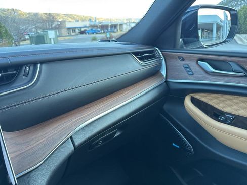 Certified 2025 Jeep Grand Cherokee Summit w/ Adv Protech Group IV image 31