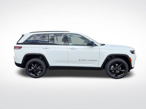 New 2026 Jeep Grand Cherokee Limited w/ Limited Altitude Package AWD/4WD image 2