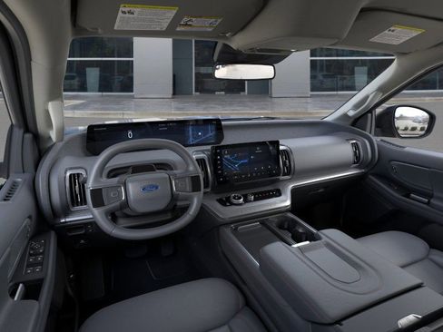 New 2026 Ford Expedition Active RWD image 9