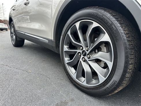 Certified 2022 Lincoln Nautilus Reserve image 11