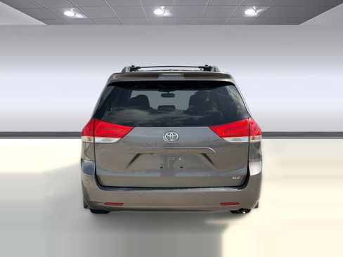 Used 2014 Toyota Sienna XLE FWD image 10