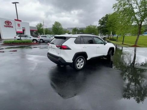Used 2019 Toyota RAV4 XLE image 8