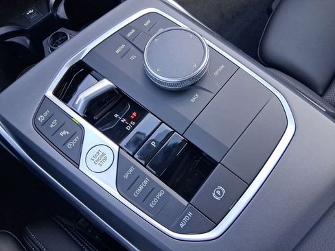 Used 2025 BMW 230i Coupe w/ Convenience Package image 18