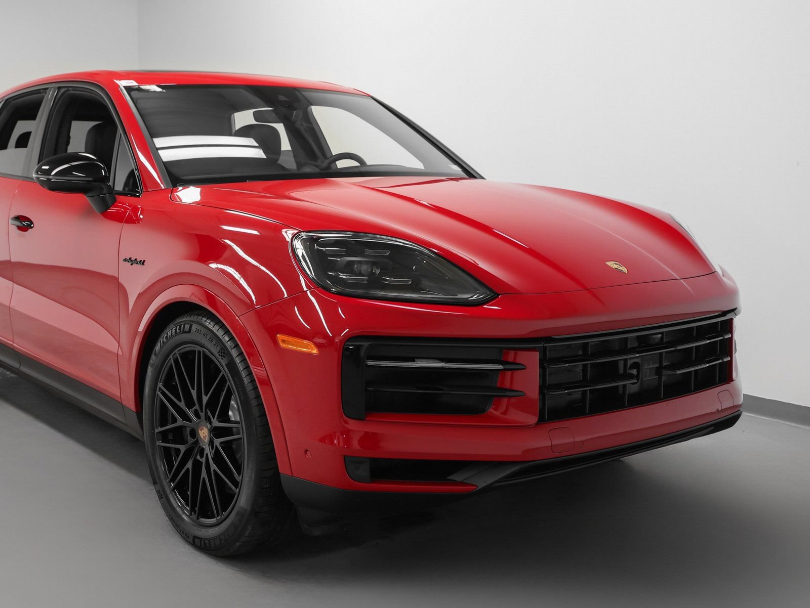 Certified 2025 Porsche Cayenne E-Hybrid AWD/4WD image 9