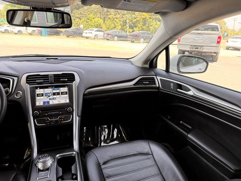 Used 2018 Ford Fusion SE w/ Equipment Group 602A FWD image 23
