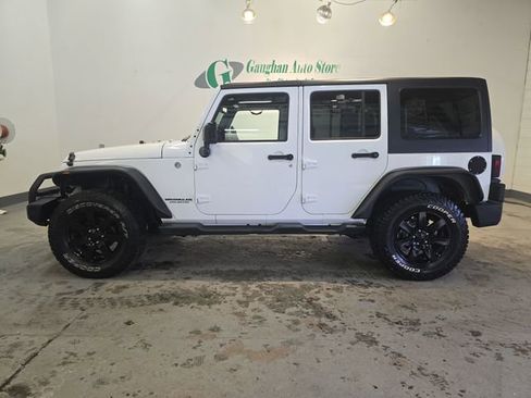 Used 2014 Jeep Wrangler Unlimited Sahara image 3