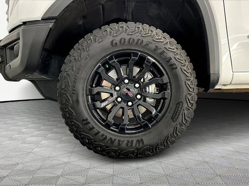 Used 2023 GMC Sierra 1500 AT4X image 9