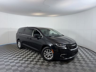 Used 2023 Chrysler Pacifica Touring-L