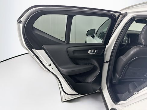 Used 2025 Volvo XC40 B5 Plus AWD/4WD image 27