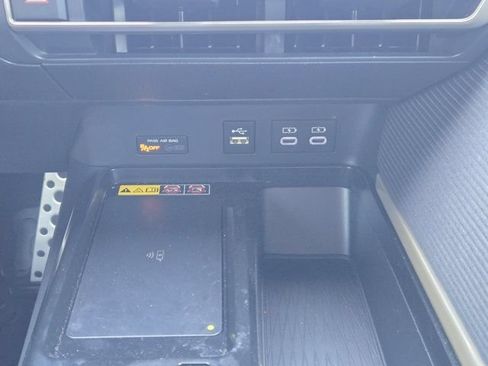 Used 2025 Toyota Camry SE FWD image 19