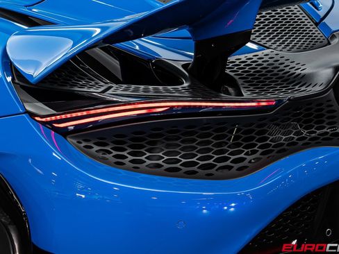 Used 2022 McLaren 765LT RWD image 26