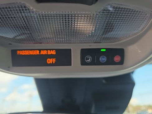 Used 2025 Chevrolet Trax LT FWD image 23