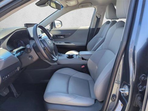 Used 2024 Toyota Venza XLE AWD/4WD image 13