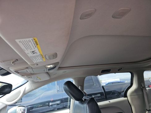 Used 2020 Chrysler Pacifica Limited image 19