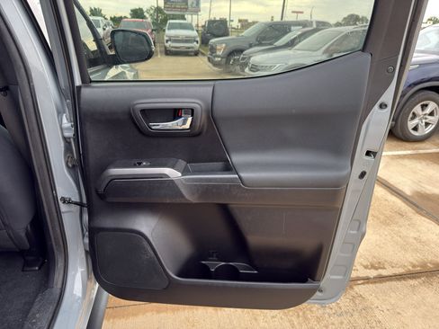 Used 2021 Toyota Tacoma TRD Sport w/ Technology Package RWD image 24