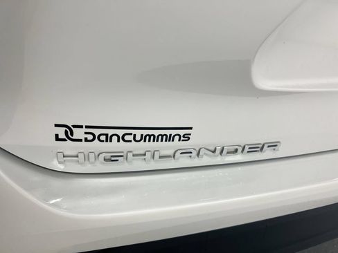 Used 2025 Toyota Highlander LE AWD/4WD image 27