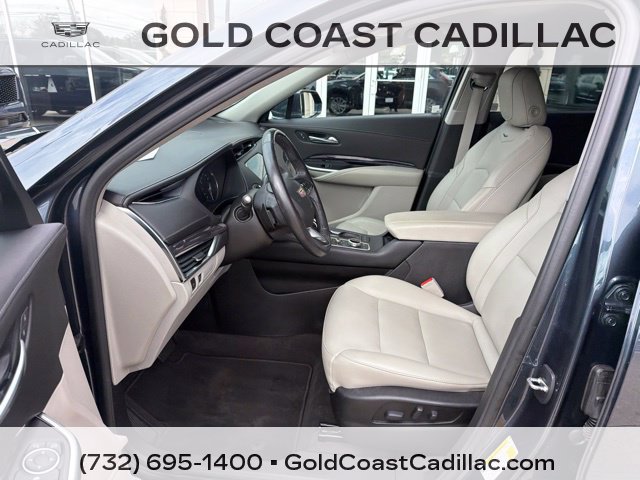 Used 2020 Cadillac XT4 Luxury w/ Cold Weather Package FWD image 13