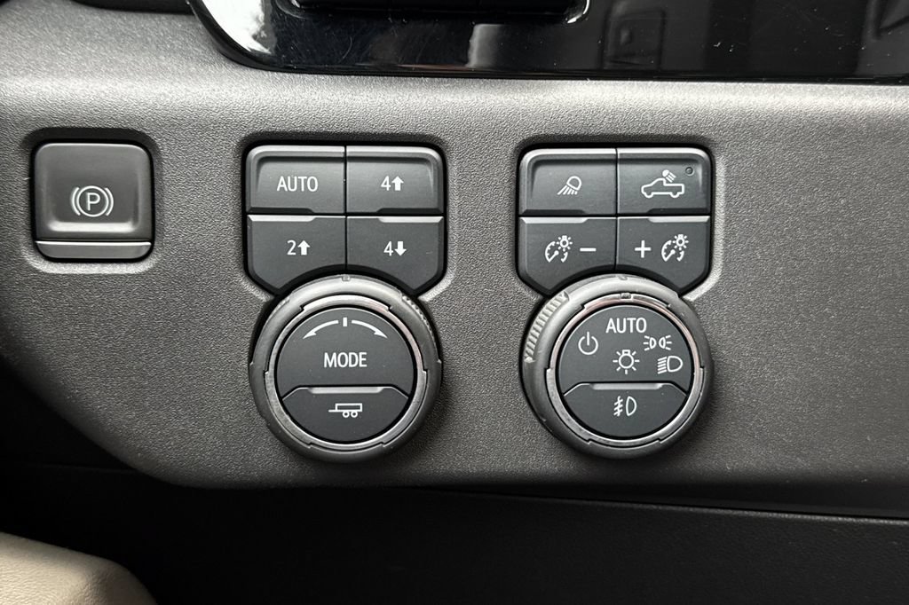 Used 2023 Chevrolet Silverado 1500 ZR2 w/ Technology Package AWD/4WD image 32