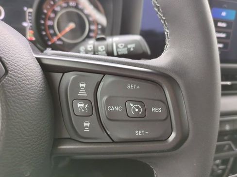 Used 2025 Jeep Wrangler Willys image 25