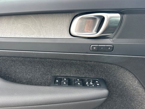 Used 2025 Volvo XC40 B5 Plus image 11