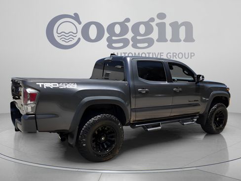 Used 2021 Toyota Tacoma TRD Off-Road w/ TRD Premium Off Road Package AWD/4WD image 5