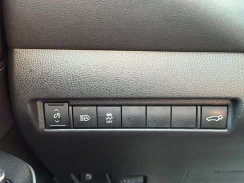 Used 2021 Toyota Venza LE AWD/4WD image 28