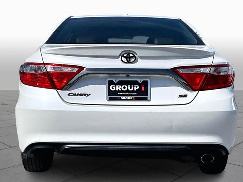 Used 2015 Toyota Camry SE w/ Moonroof Package image 5
