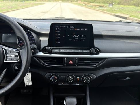 Used 2024 Kia Forte LXS FWD image 4