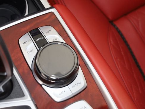 Used 2022 BMW ALPINA B7 xDrive w/ Luxury Rear Seating Package image 53