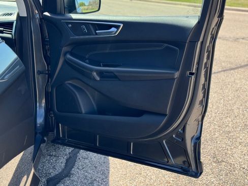 Used 2019 Ford Edge Titanium w/ Equipment Group 301A AWD/4WD image 40
