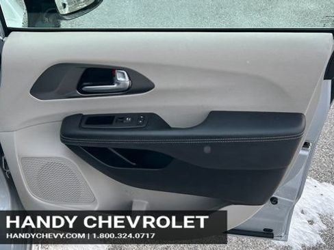 Used 2024 Chrysler Pacifica Touring-L FWD image 55