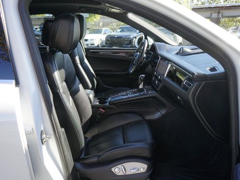 Used 2020 Porsche Macan S image 19