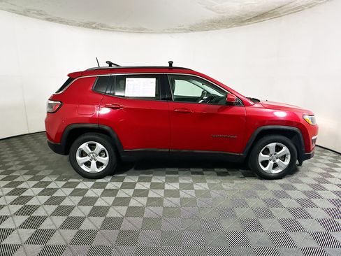 Used 2018 Jeep Compass Latitude FWD image 2
