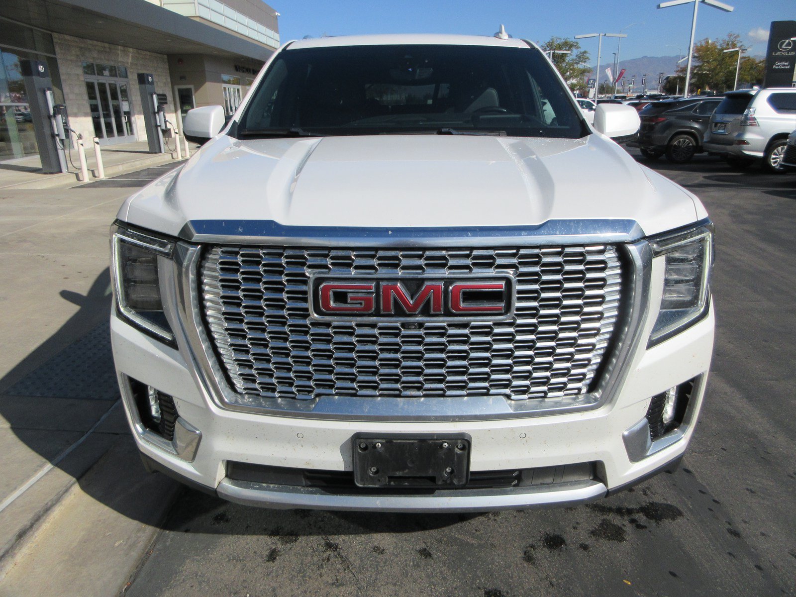 Used 2021 GMC Yukon XL Denali w/ Denali Premium Package AWD/4WD image 17