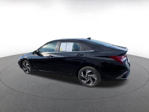 Used 2025 Hyundai Elantra SEL image 10