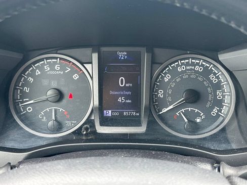 Used 2016 Toyota Tacoma TRD Sport w/ Towing Package AWD/4WD image 27