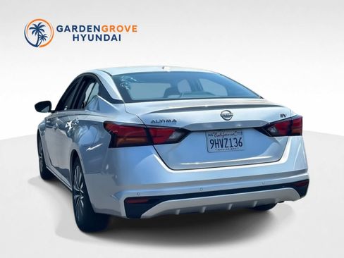 Used 2024 Nissan Altima 2.5 SV FWD image 1