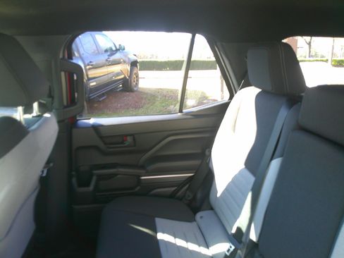 Used 2025 Toyota 4Runner TRD Off-Road image 28